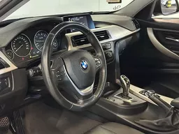 BMW 320i