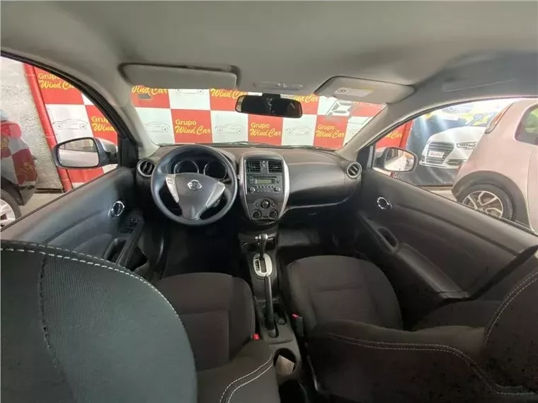 Nissan Versa Prata 7