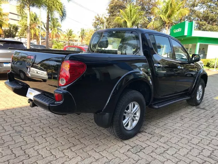 Mitsubishi L200 Triton Preto 5