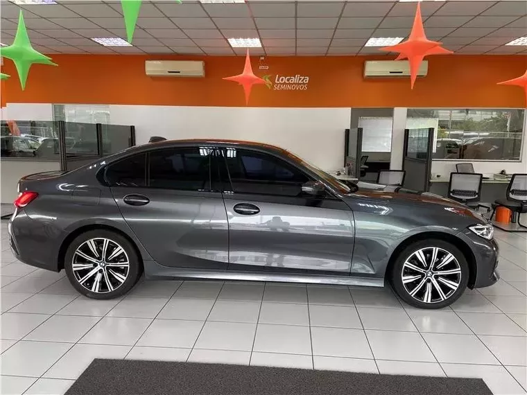 BMW 320i Cinza 12