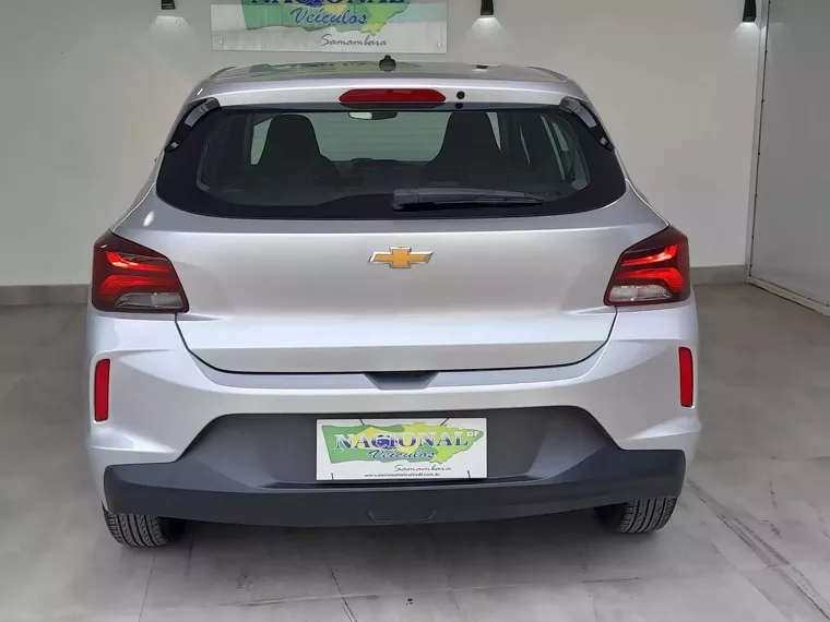 Chevrolet Onix Prata 9