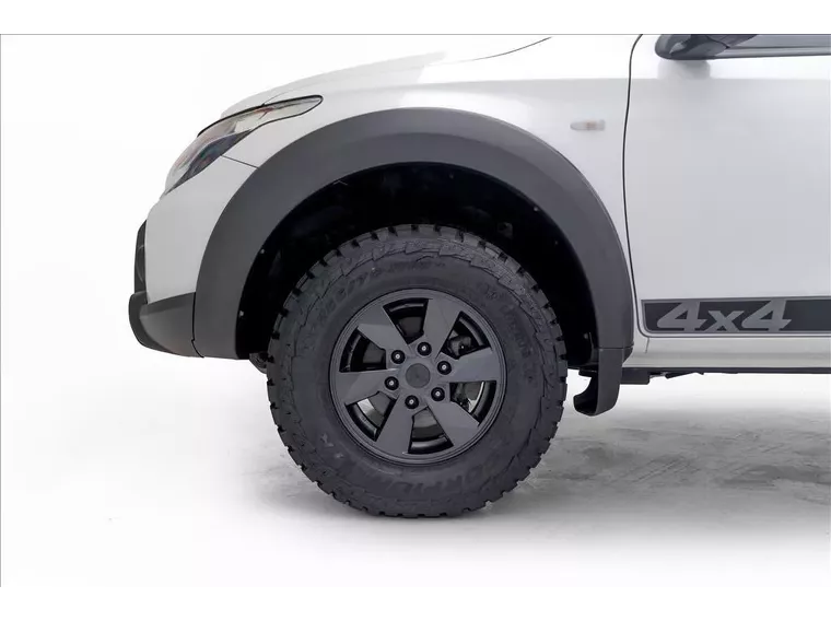 Mitsubishi L200 Triton Branco 3