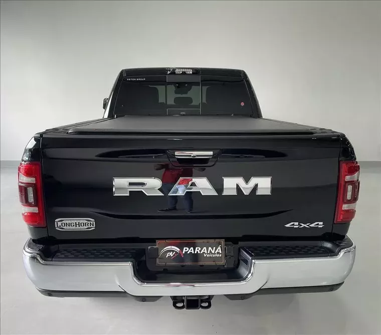 RAM 3500 Preto 5