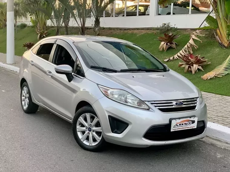 Ford Fiesta Prata 3