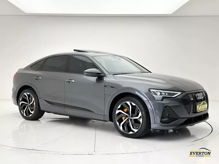 Audi E-tron Cinza 1