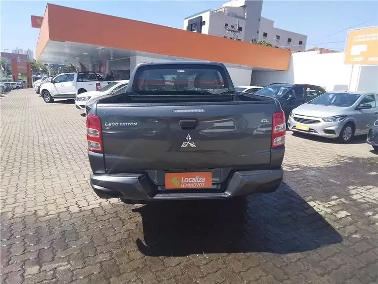 Mitsubishi L200 Triton Cinza 5