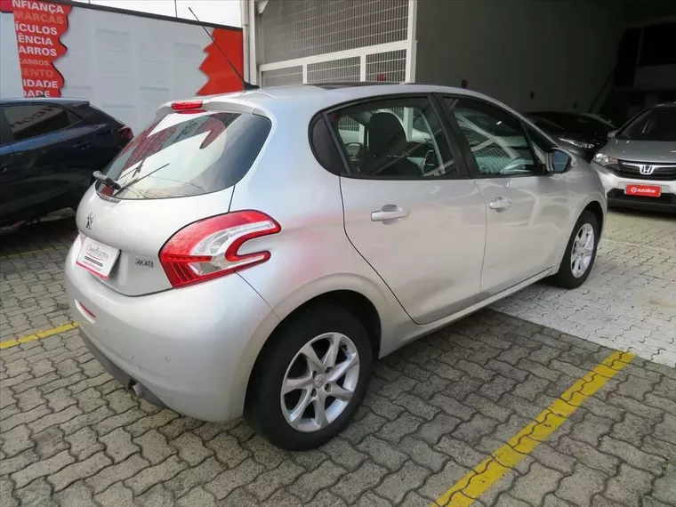 Peugeot 208 Prata 11