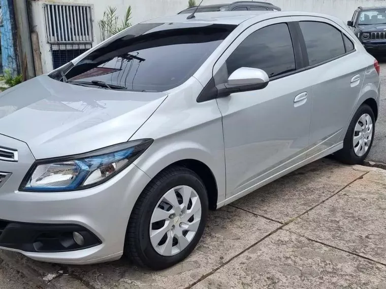 Chevrolet Onix Prata 8