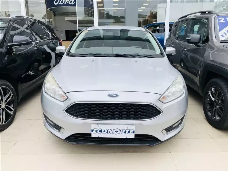 Ford Focus Prata 10