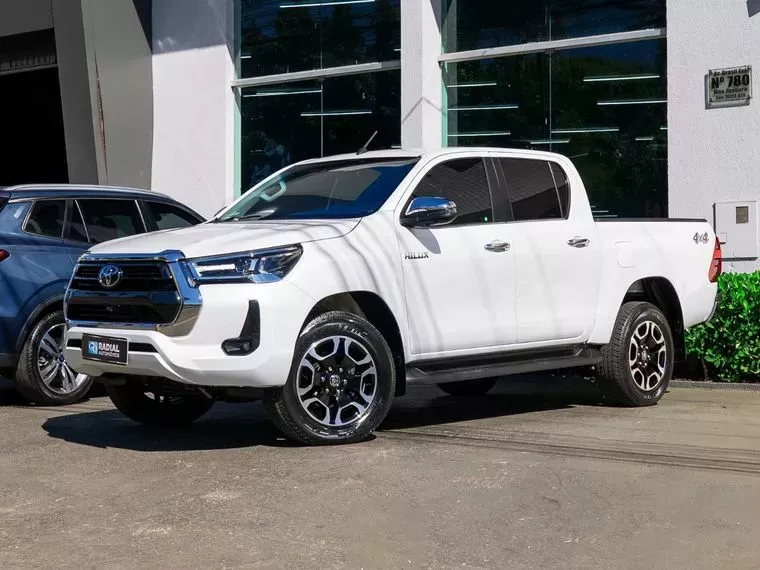 Toyota Hilux 2.8 D-4D TURBO DIESEL CD SRX 4X4 AUTOMÁTICO 2026