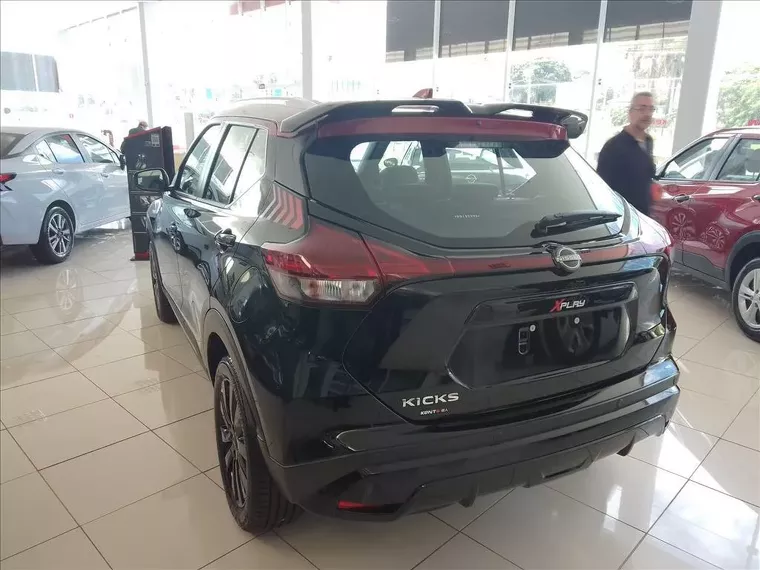 Nissan Kicks Preto 2