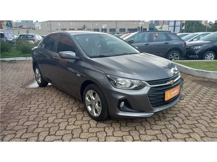 Chevrolet Onix Cinza 1