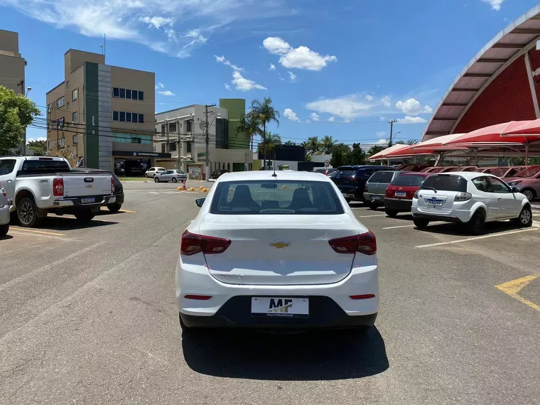 Chevrolet Onix Branco 17