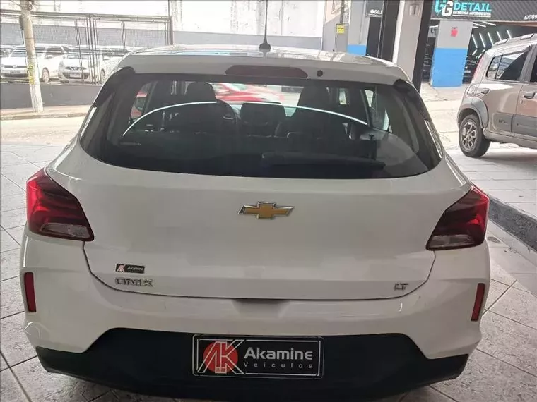 Chevrolet Onix Branco 7