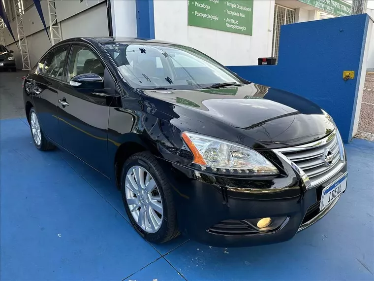 Nissan Sentra Preto 4