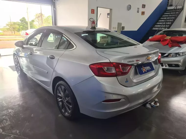 Chevrolet Cruze Prata 4