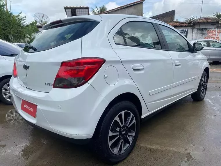 Chevrolet Onix Branco 4