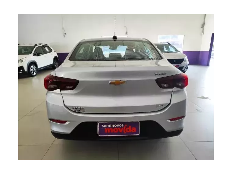 Chevrolet Onix Prata 5