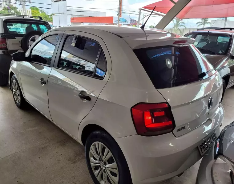 Volkswagen Gol Branco 8