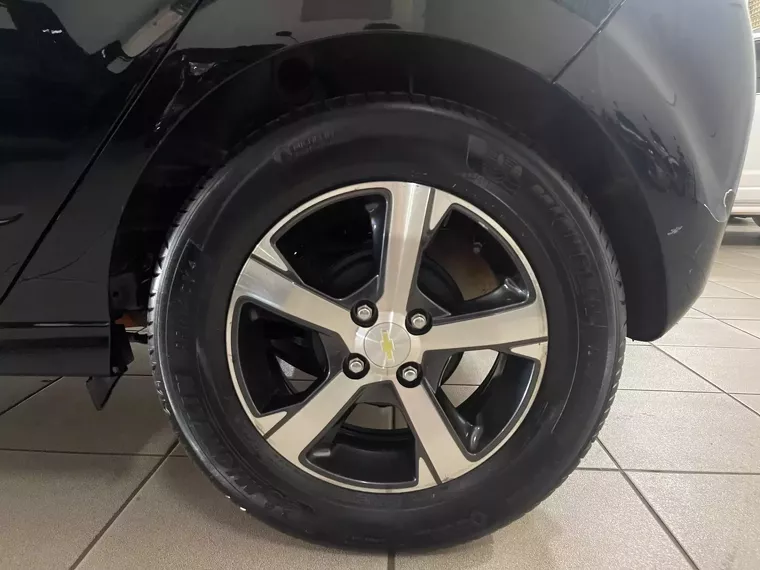 Chevrolet Onix Preto 7