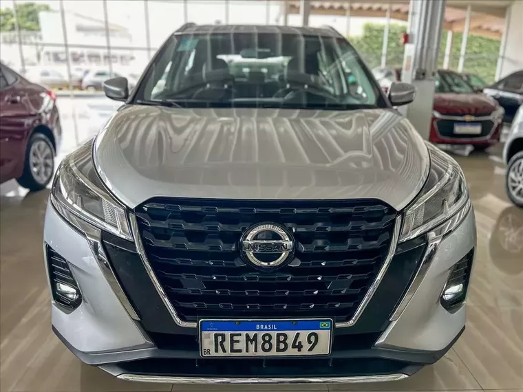 Nissan Kicks Prata 5