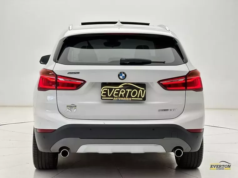 BMW X1 Branco 10