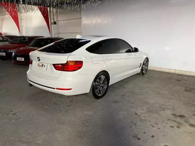 BMW 320i Branco 11