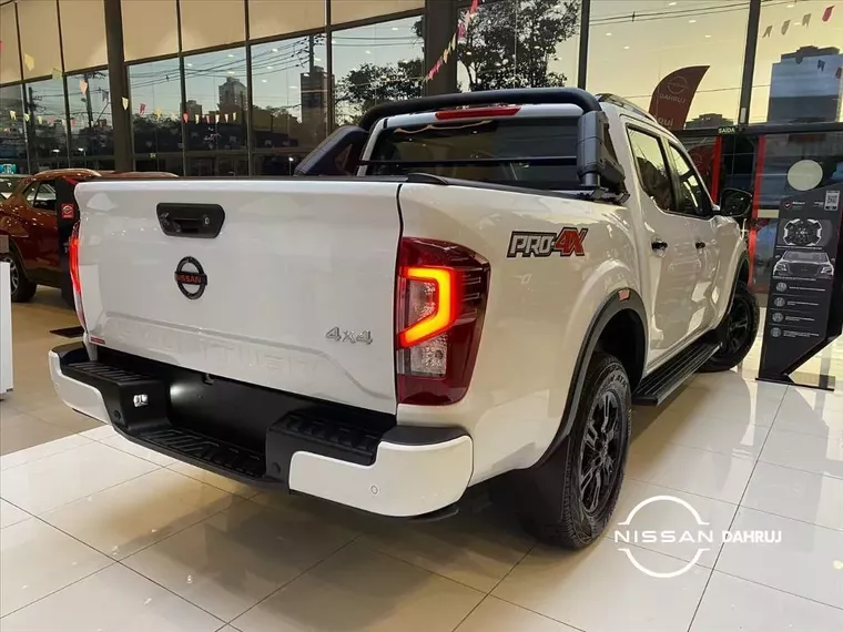 Nissan Frontier Branco 7