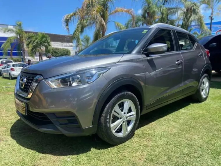 Nissan Kicks Cinza 1