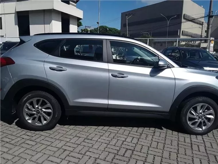 Hyundai Tucson Prata 4