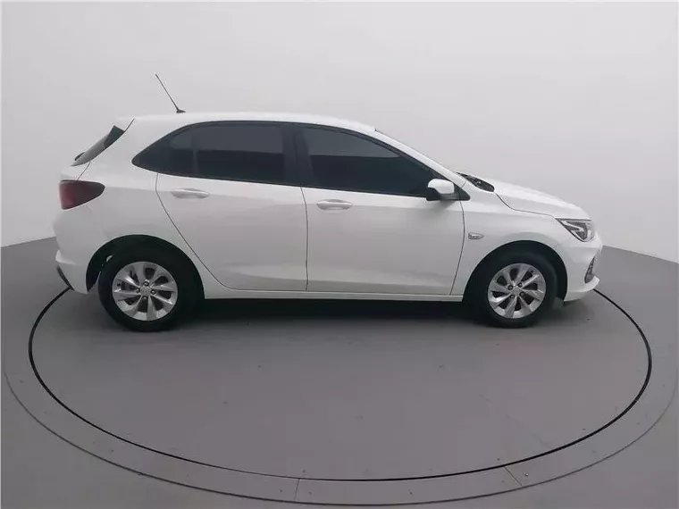 Chevrolet Onix Branco 18