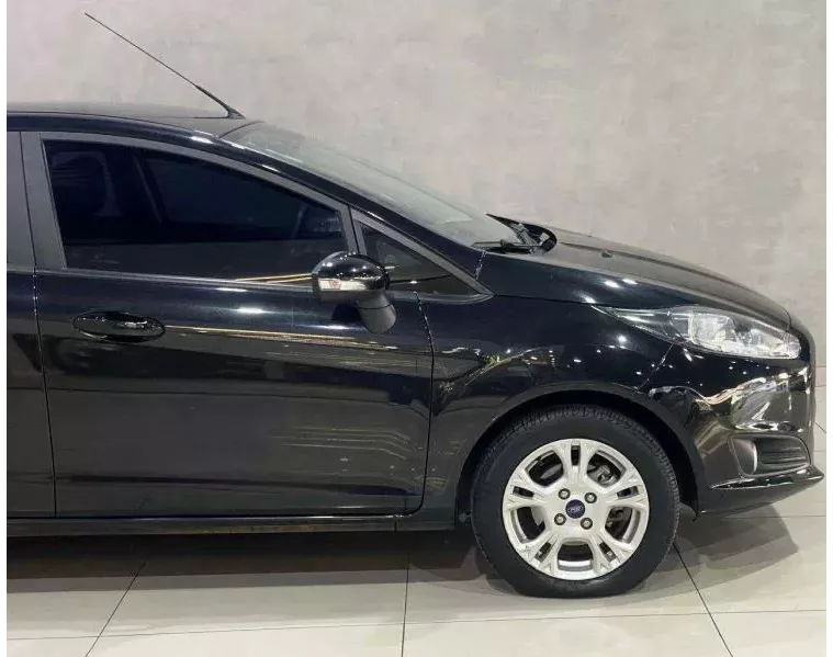 Ford Fiesta Preto 11