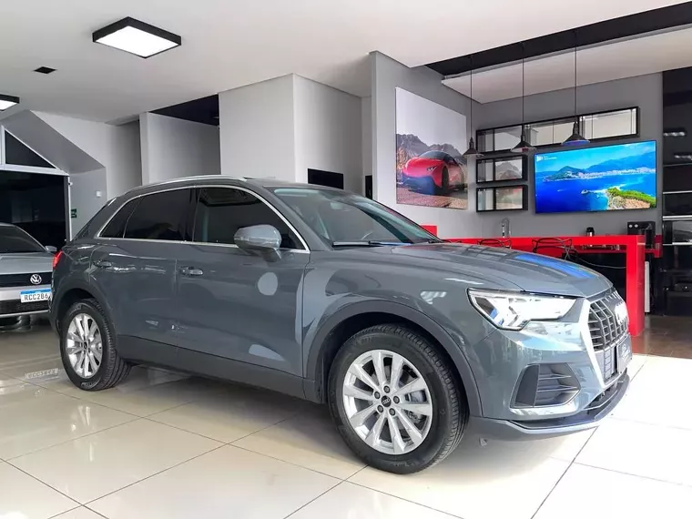 Audi Q3 Cinza 25