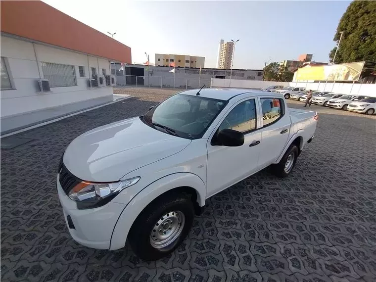 Mitsubishi L200 Triton Branco 10