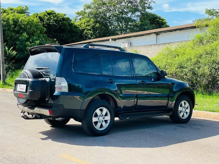 Mitsubishi Pajero Verde 4