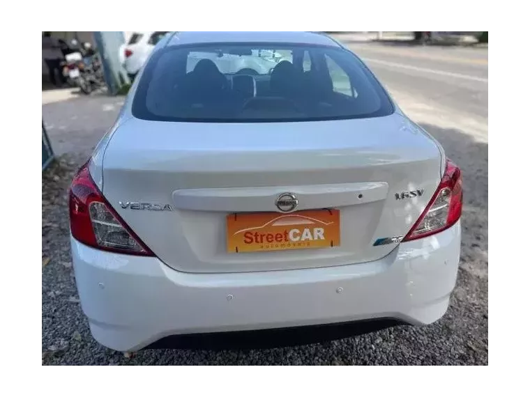 Nissan Versa Branco 1