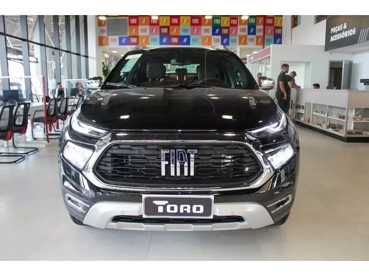 Fiat Toro Preto 11