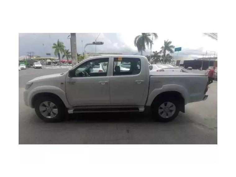 Toyota Hilux Branco 7