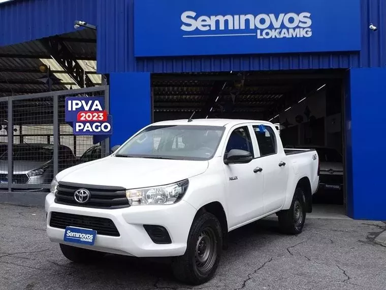 Toyota Hilux Branco 13