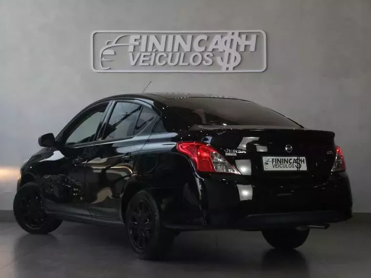 Nissan Versa Preto 3