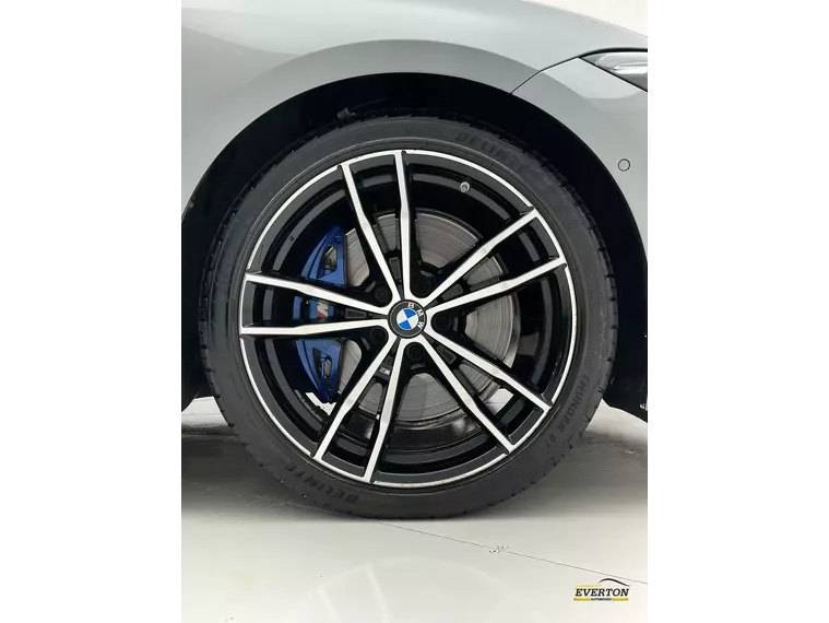 BMW 320i Cinza 4