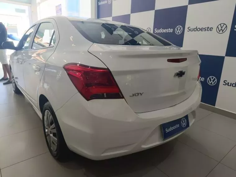 Chevrolet Onix Branco 2