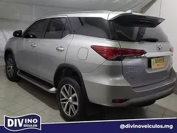Toyota Hilux SW4