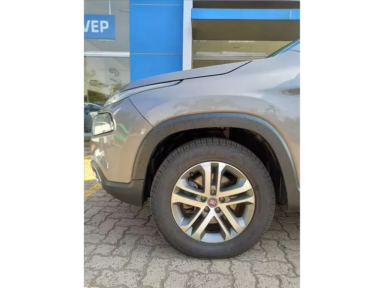 Fiat Toro Cinza 1