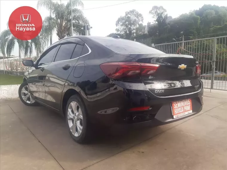 Chevrolet Onix Preto 10