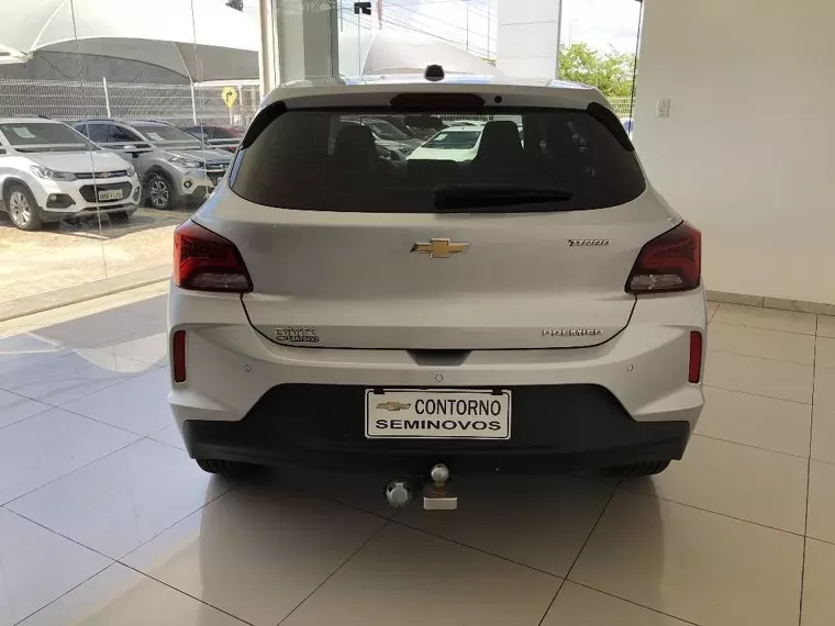 Chevrolet Onix Prata 14