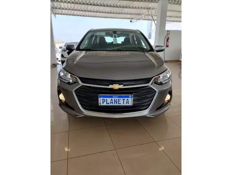 Chevrolet Onix Prata 2