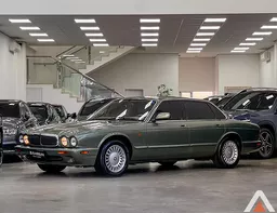 Jaguar XJ8