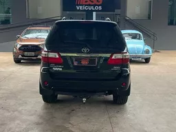 Toyota Hilux SW4