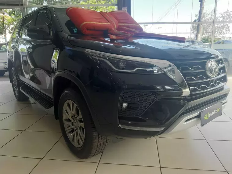 Toyota Hilux Preto 10